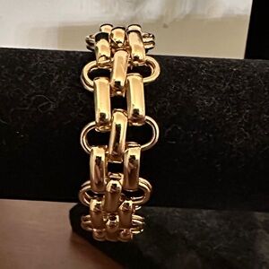 Elegant Gold Bracelet